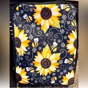 🌻 🐝 Busy Bees Buzzing! Cute Bees and Sunflowers Messenger Bag / Small Bag
